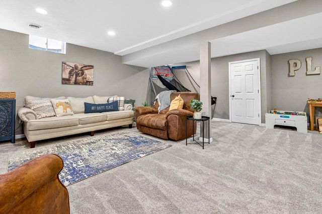 220 EAST RIDGE STREET, New London, WI 54961