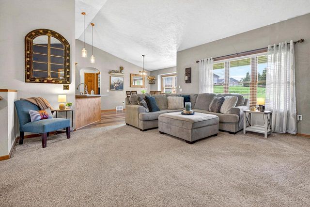 220 EAST RIDGE STREET, New London, WI 54961