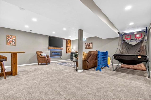 220 EAST RIDGE STREET, New London, WI 54961