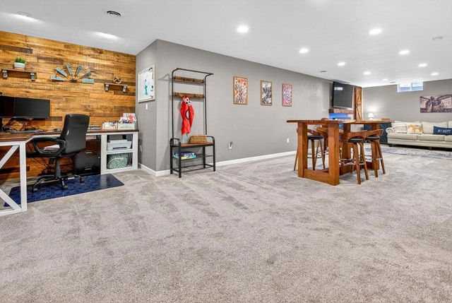 220 EAST RIDGE STREET, New London, WI 54961
