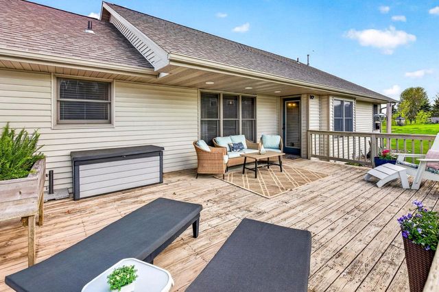 220 EAST RIDGE STREET, New London, WI 54961