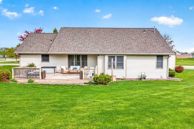 220 EAST RIDGE STREET, New London, WI 54961