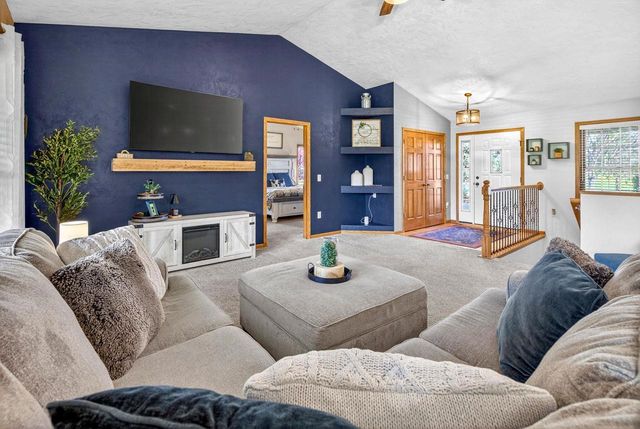 220 EAST RIDGE STREET, New London, WI 54961