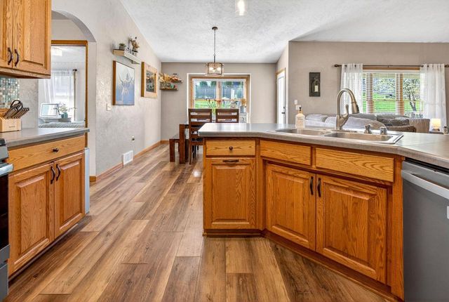 220 EAST RIDGE STREET, New London, WI 54961