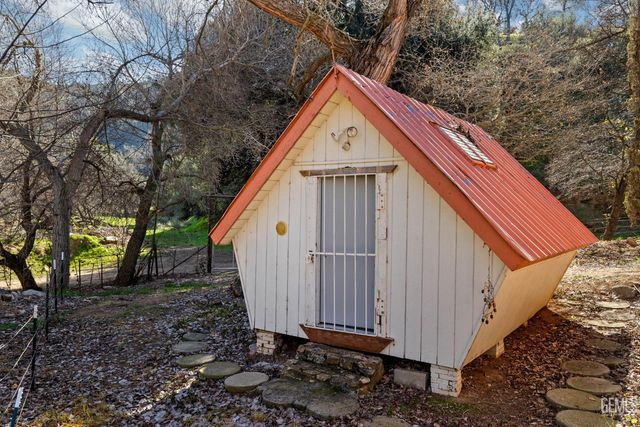 19182 Caliente Creek Road, Caliente, CA 93518