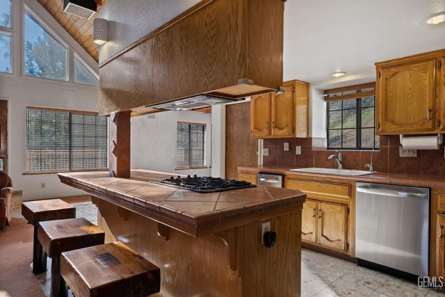 19182 Caliente Creek Road, Caliente, CA 93518