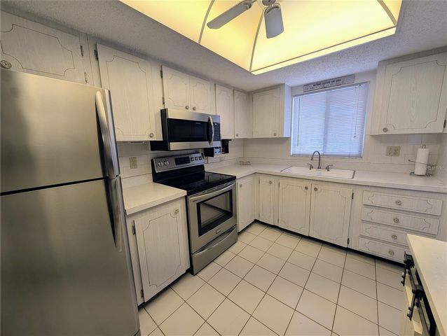 3564 LAKE BAYSHORE DRIVE K-203, Bradenton, FL 34205