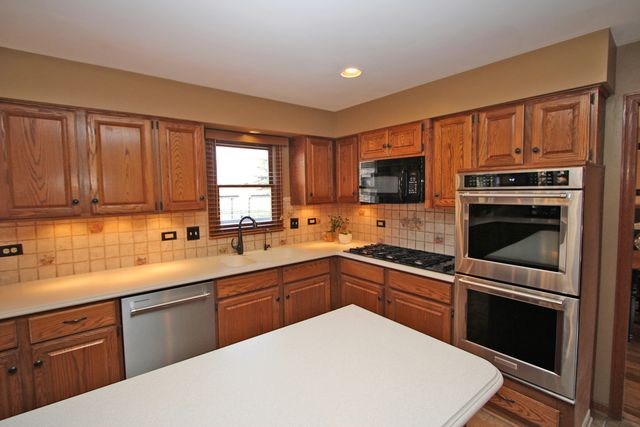 4 Shenandoah Lane, Hawthorn Woods, IL 60047