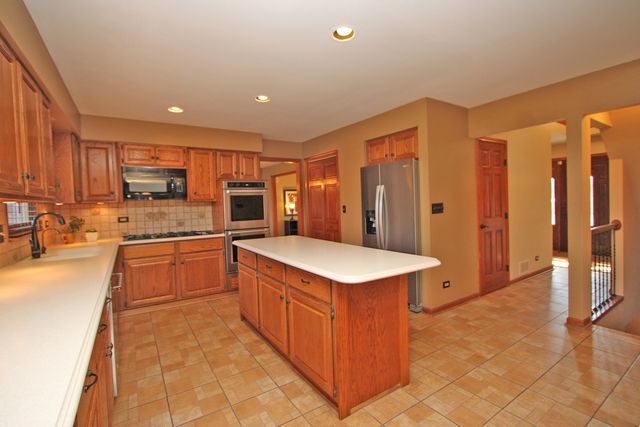 4 Shenandoah Lane, Hawthorn Woods, IL 60047