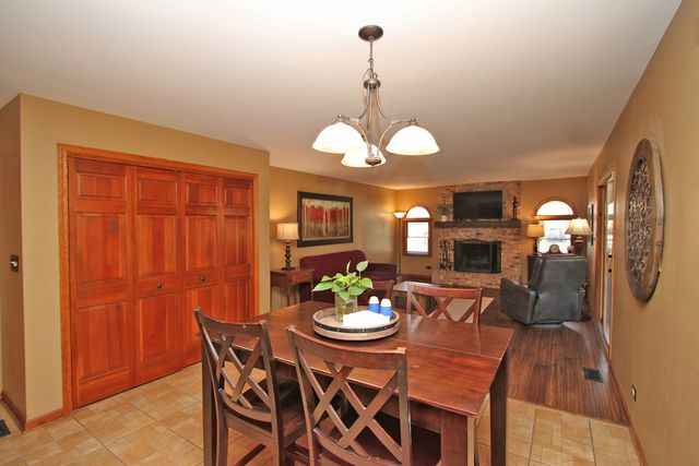 4 Shenandoah Lane, Hawthorn Woods, IL 60047