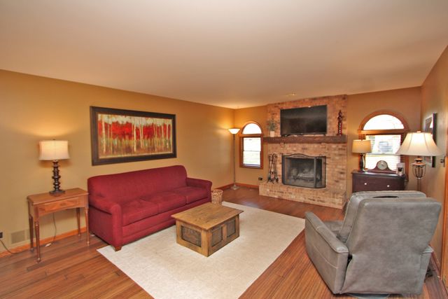 4 Shenandoah Lane, Hawthorn Woods, IL 60047