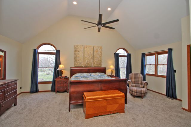 4 Shenandoah Lane, Hawthorn Woods, IL 60047