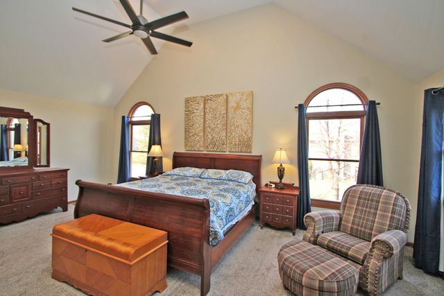 4 Shenandoah Lane, Hawthorn Woods, IL 60047