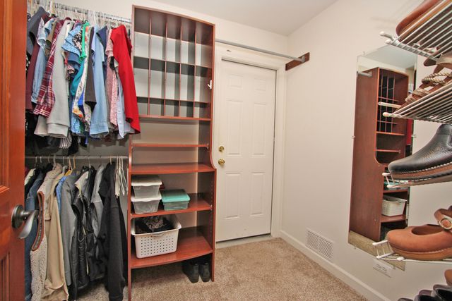 4 Shenandoah Lane, Hawthorn Woods, IL 60047