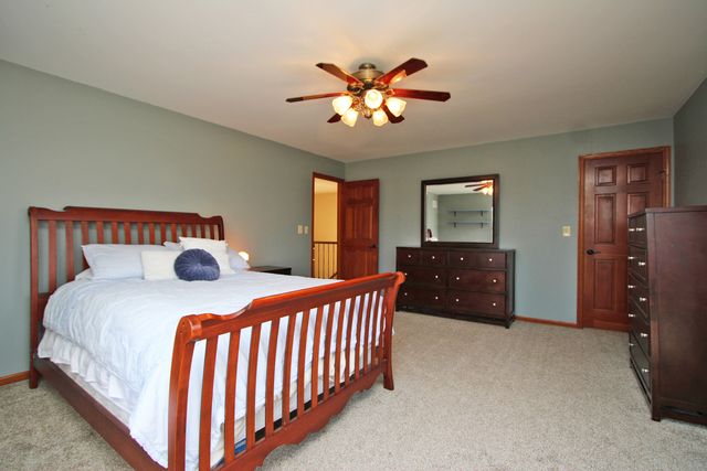 4 Shenandoah Lane, Hawthorn Woods, IL 60047