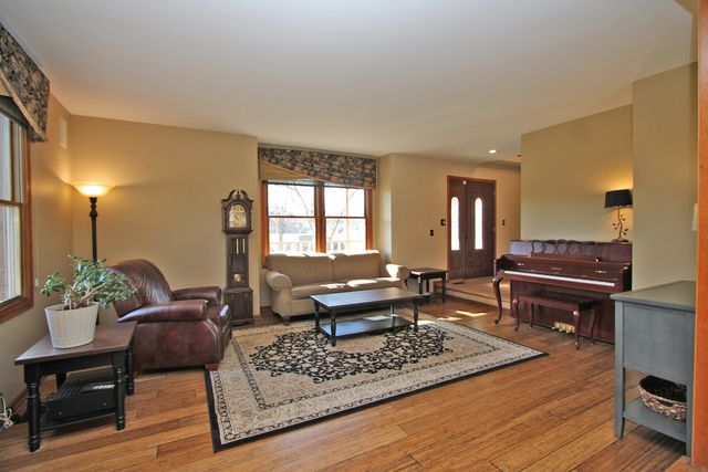 4 Shenandoah Lane, Hawthorn Woods, IL 60047