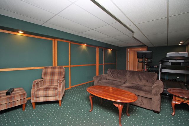 4 Shenandoah Lane, Hawthorn Woods, IL 60047