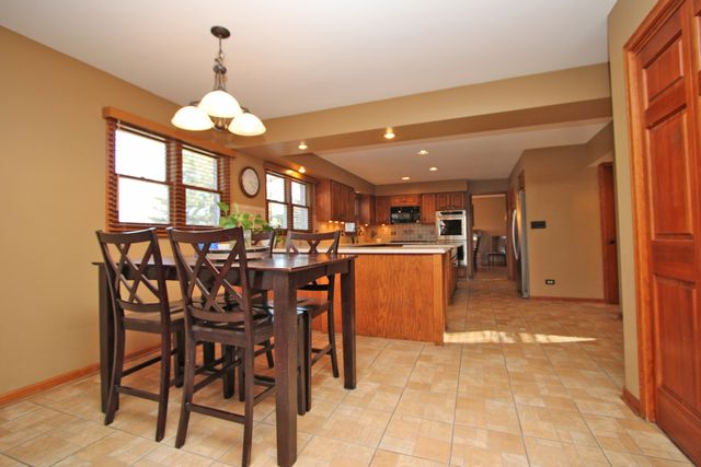 4 Shenandoah Lane, Hawthorn Woods, IL 60047