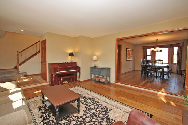 4 Shenandoah Lane, Hawthorn Woods, IL 60047