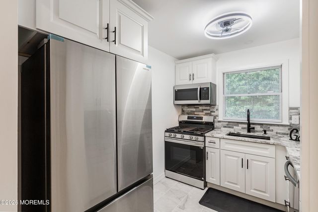 13 Ginger Court, Eatontown, NJ 07724
