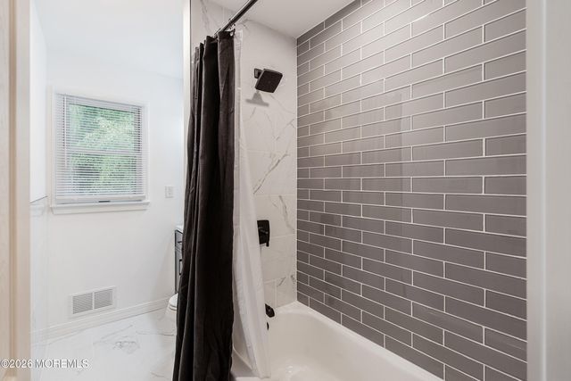 13 Ginger Court, Eatontown, NJ 07724