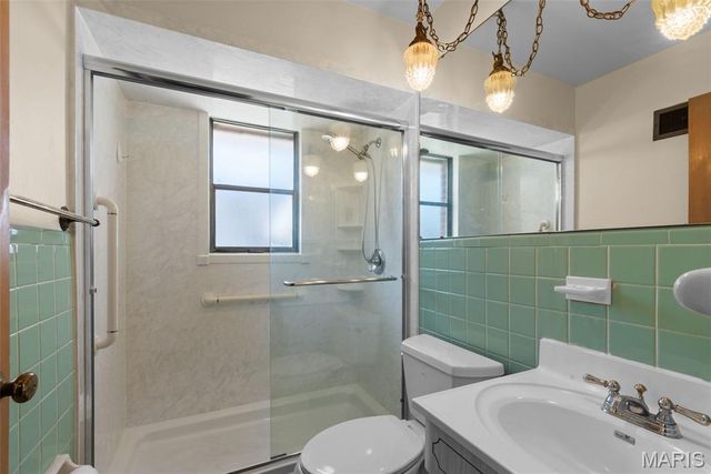 8816 Bridgeport Avenue, Brentwood, MO 63144