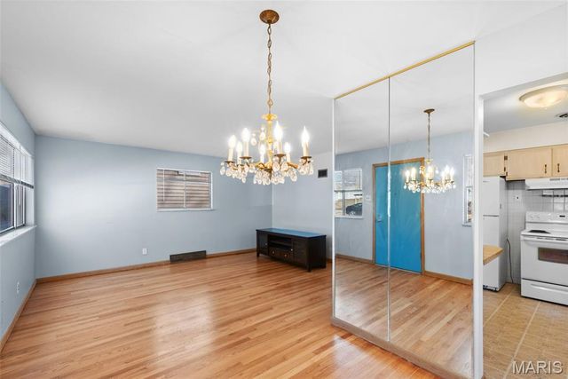 8816 Bridgeport Avenue, Brentwood, MO 63144