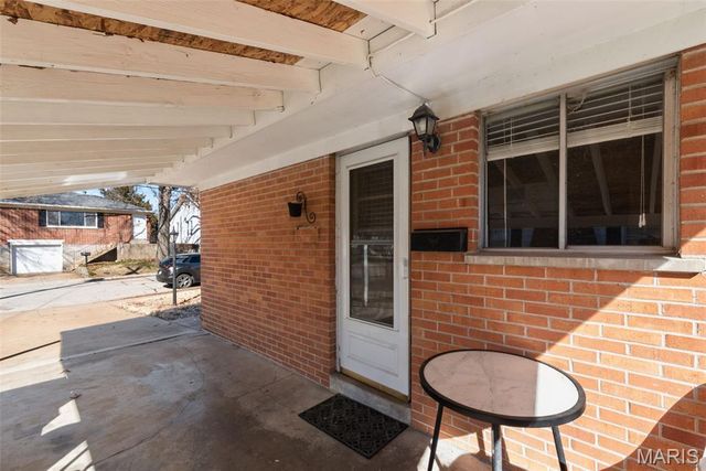 8816 Bridgeport Avenue, Brentwood, MO 63144