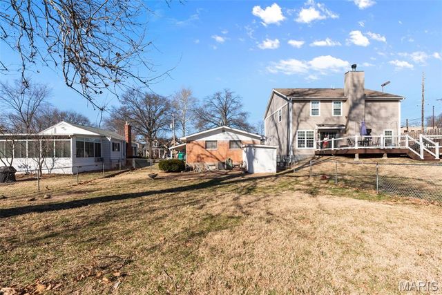 8816 Bridgeport Avenue, Brentwood, MO 63144