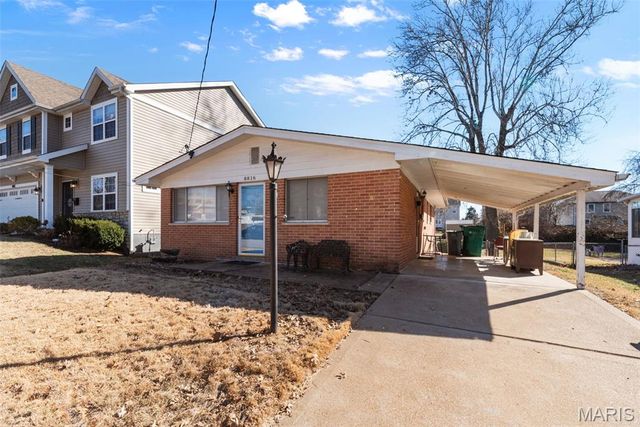 8816 Bridgeport Avenue, Brentwood, MO 63144