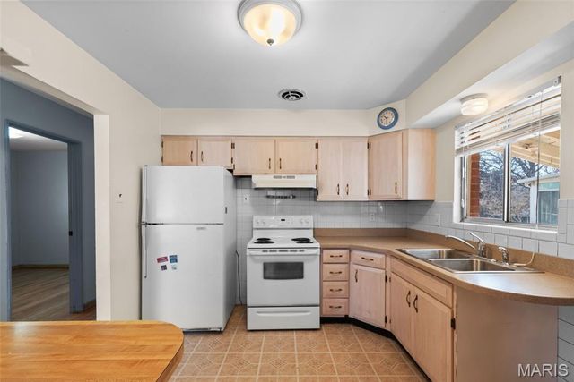 8816 Bridgeport Avenue, Brentwood, MO 63144