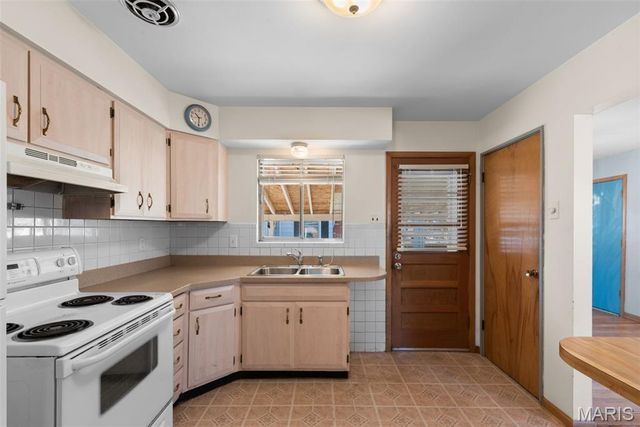 8816 Bridgeport Avenue, Brentwood, MO 63144