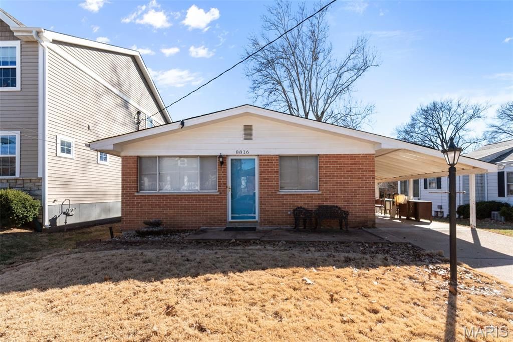 8816 Bridgeport Avenue, Brentwood, MO 63144