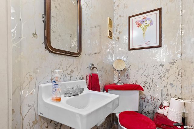 1825 W MOSS Avenue, Peoria, IL 61606