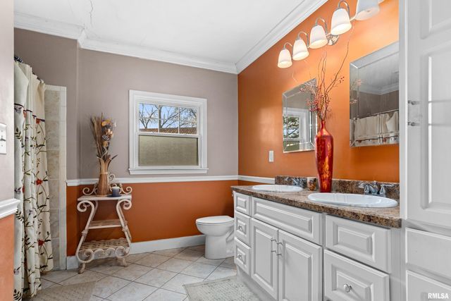 1825 W MOSS Avenue, Peoria, IL 61606