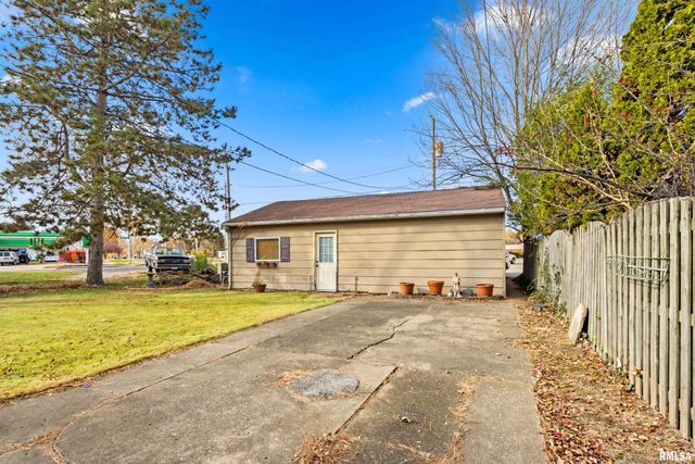 1825 W MOSS Avenue, Peoria, IL 61606