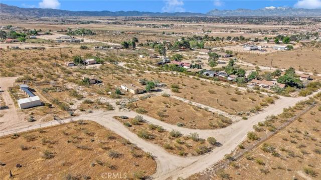 10393 Mockingbird Avenue, Apple Valley, CA 92308