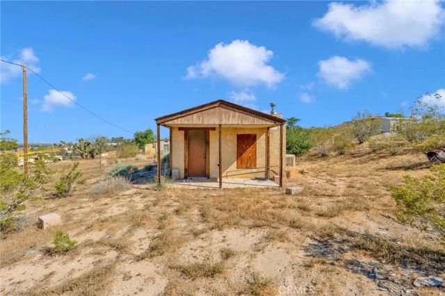 10393 Mockingbird Avenue, Apple Valley, CA 92308