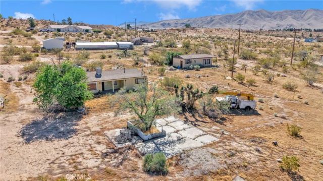 10393 Mockingbird Avenue, Apple Valley, CA 92308