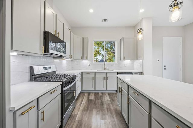 2207 Des Chaumes Street, Houston, TX 77026