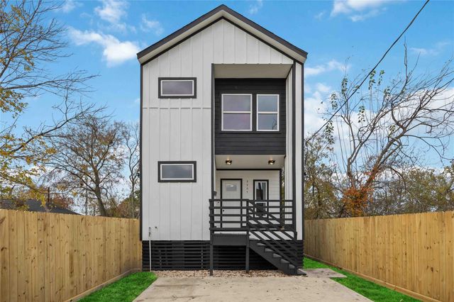 2207 Des Chaumes Street, Houston, TX 77026