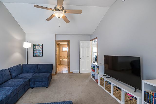 5862 FOREST Crossing, Erie, PA 16506