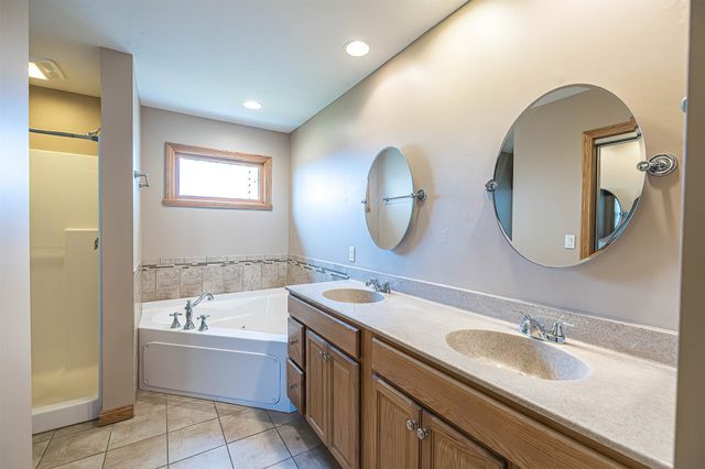 5862 FOREST Crossing, Erie, PA 16506