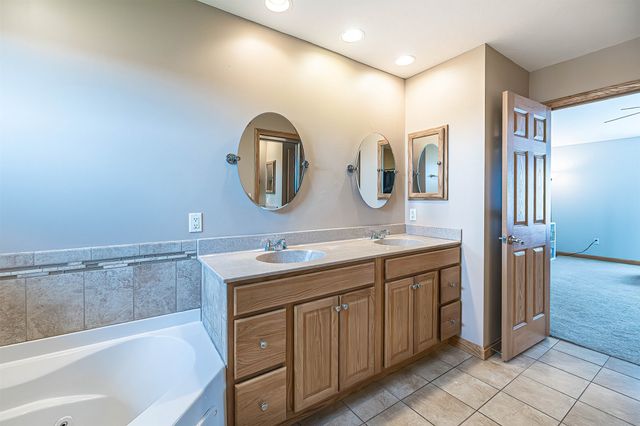 5862 FOREST Crossing, Erie, PA 16506