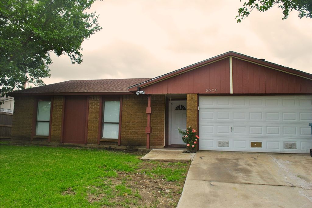 5528 adams Drive, The Colony, TX 75056
