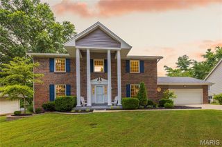 16027 Clarkson Woods Drive, Chesterfield, MO 63017
