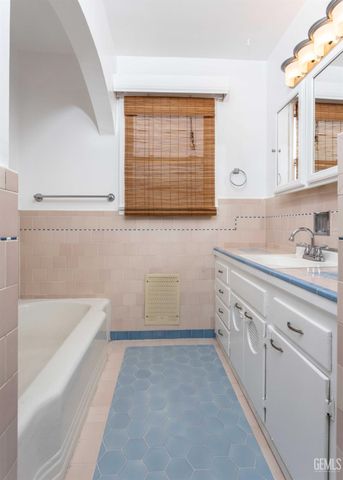 1102 Wilson Avenue, Bakersfield, CA 93308