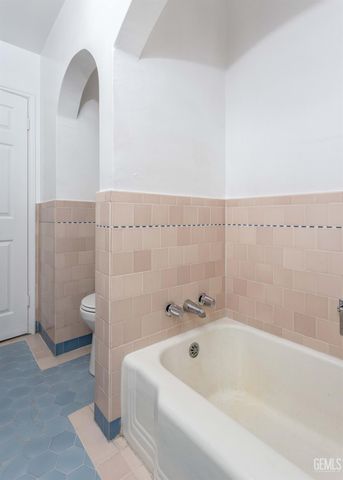 1102 Wilson Avenue, Bakersfield, CA 93308