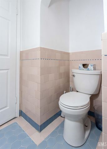 1102 Wilson Avenue, Bakersfield, CA 93308