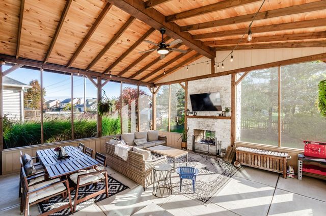 382 Canterbury Court, Westerville, OH 43082